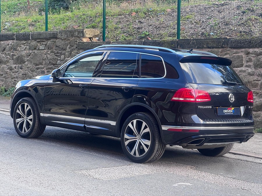 2017 Volkswagen Touareg photo 4