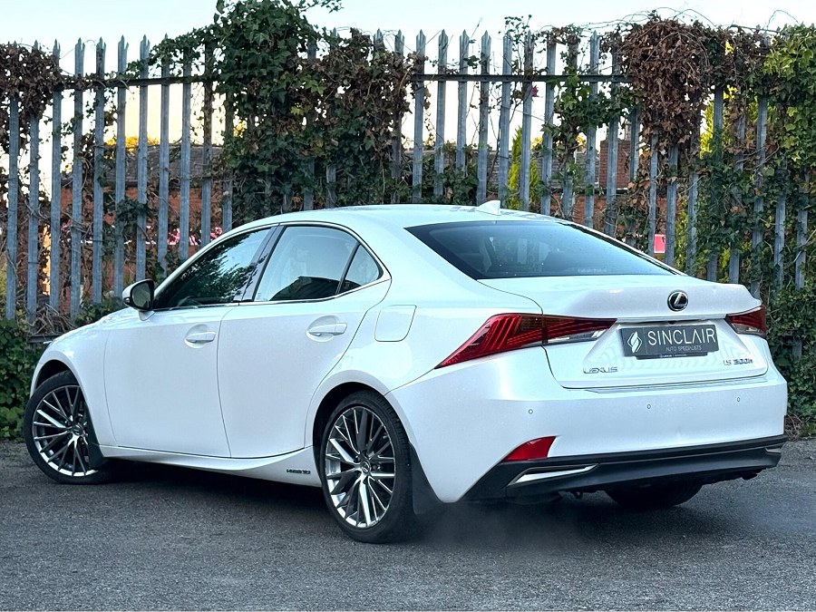 2018 Lexus IS photo 4