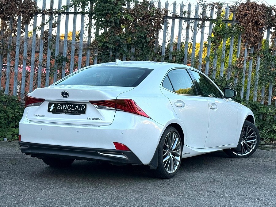 2018 Lexus IS photo 8