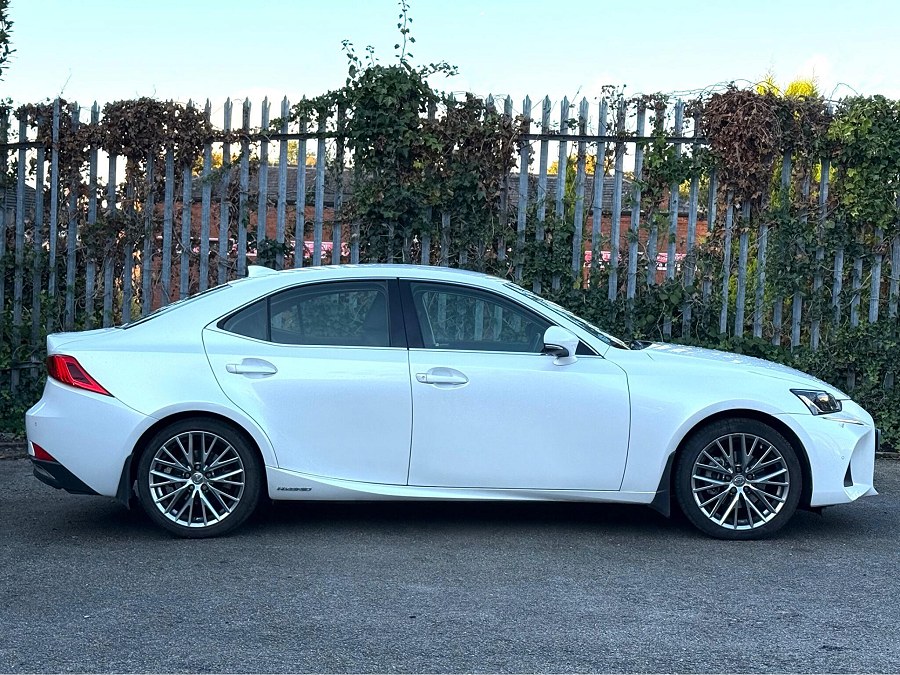 2018 Lexus IS photo 7