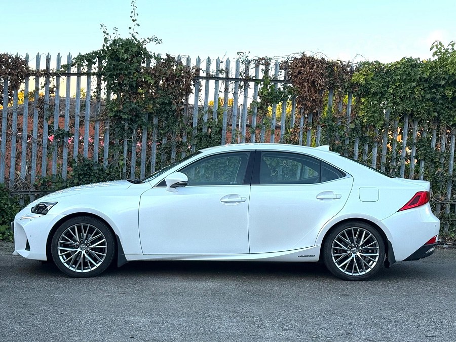 2018 Lexus IS photo 5