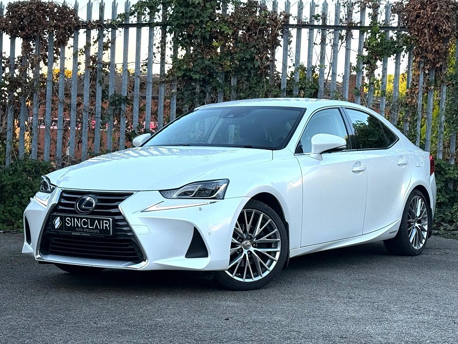 2018 Lexus IS photo 3