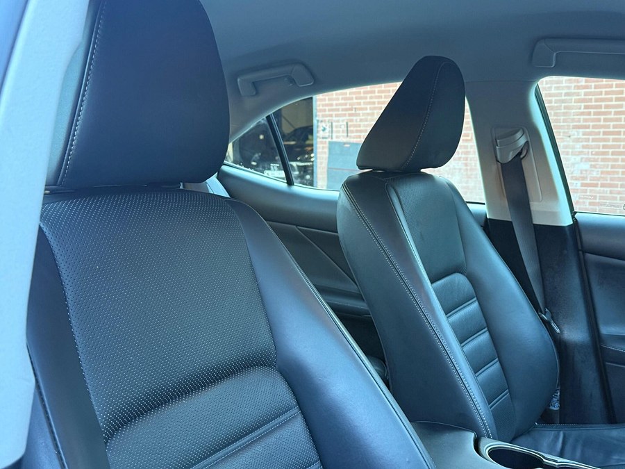 2018 Lexus IS photo 10
