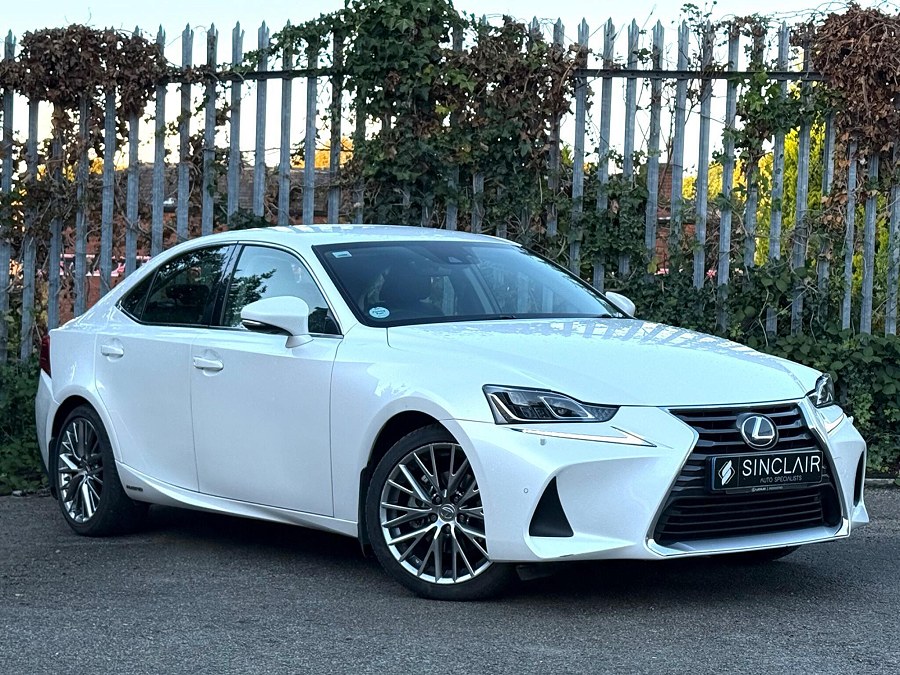 2018 Lexus IS photo 1