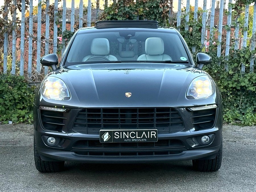 2016 Porsche Macan photo 2