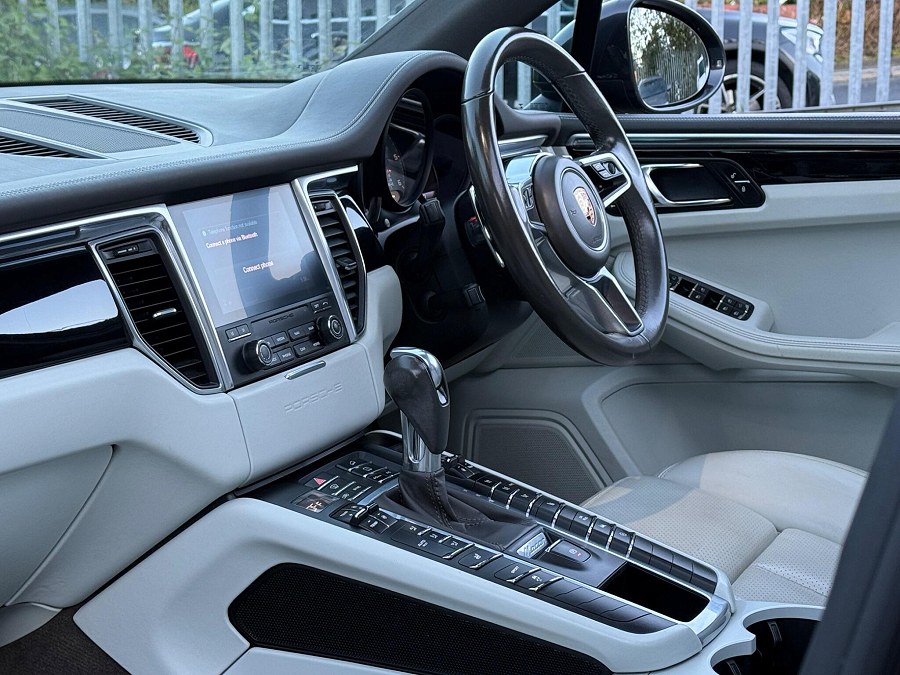 2016 Porsche Macan photo 9