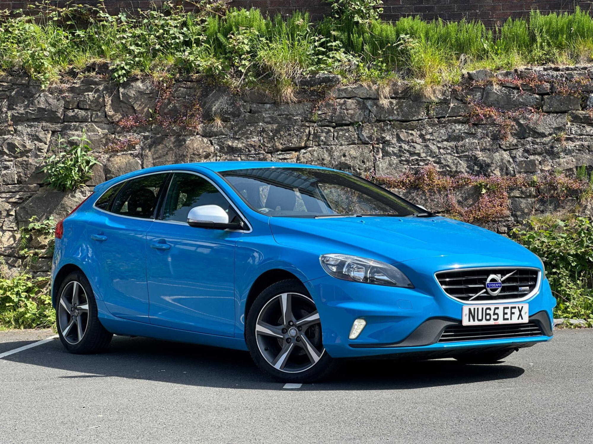 2015 Volvo V40 1.6 D2 R-Design Euro 5 (s/s) 5dr for sale at Sinclair Auto Specialists