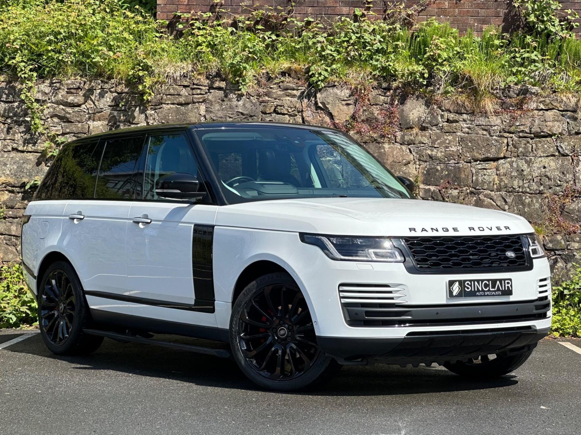 2020 Land Rover Range Rover 3.0 SD V6 Vogue SE SUV 5dr Diesel Auto 4WD Euro 6 (s/s) (275 ps) for sale at Sinclair Auto Specialists