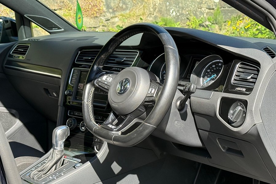2015 Volkswagen Golf photo 12