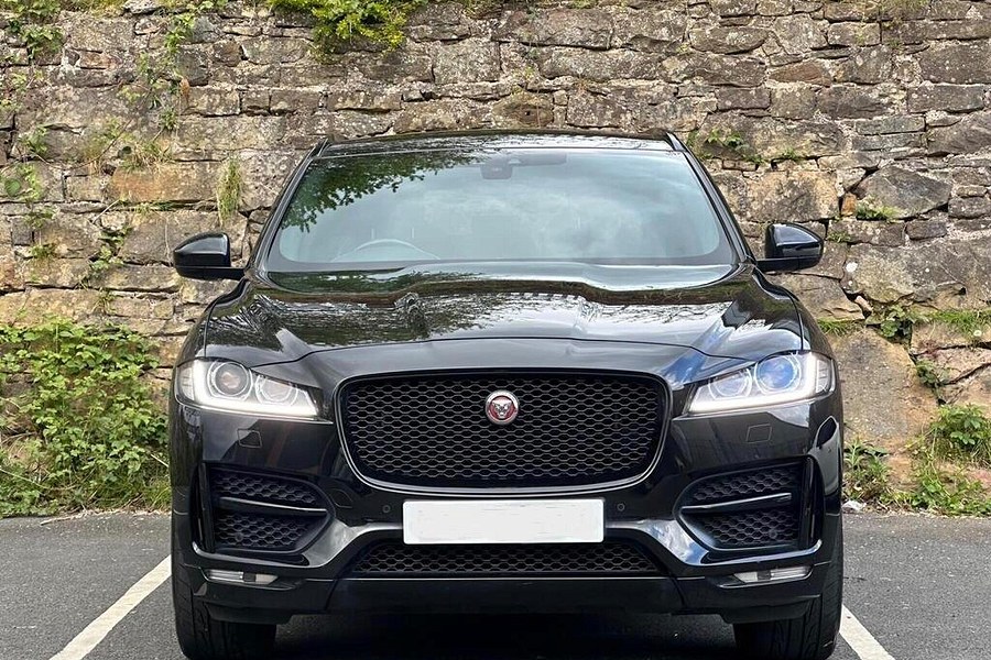 Jaguar F-PACE photo 2