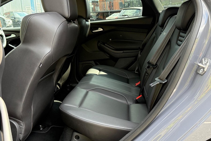 2016 Ford Focus photo 13