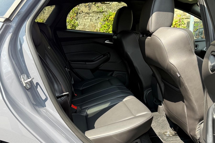 2016 Ford Focus photo 14