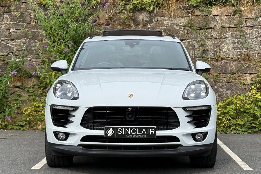 Porsche Macan photo 2