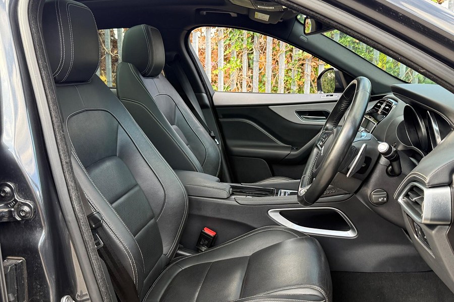 2018 Jaguar F-PACE photo 9