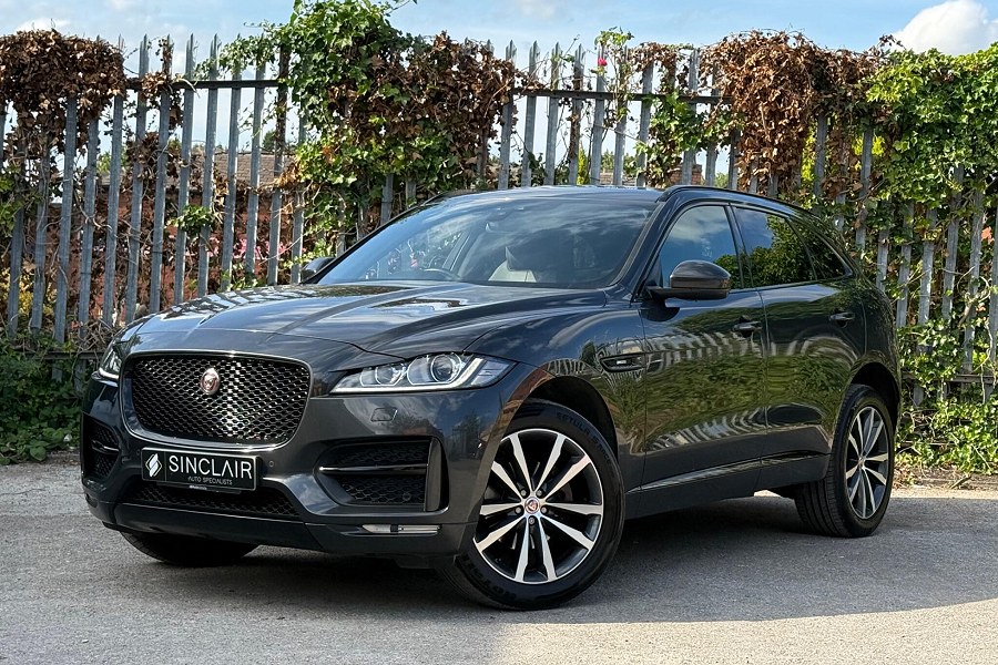 2018 Jaguar F-PACE photo 3