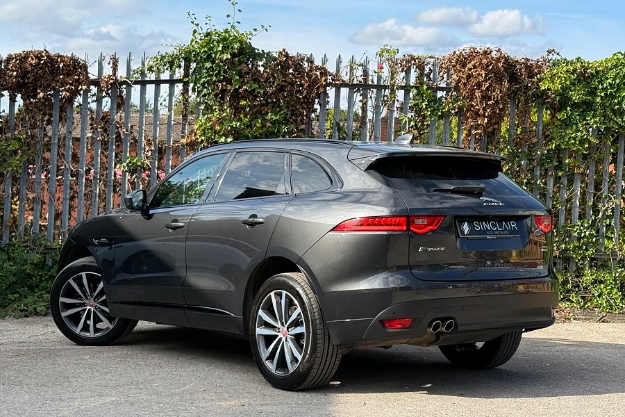 2018 Jaguar F-PACE photo 4