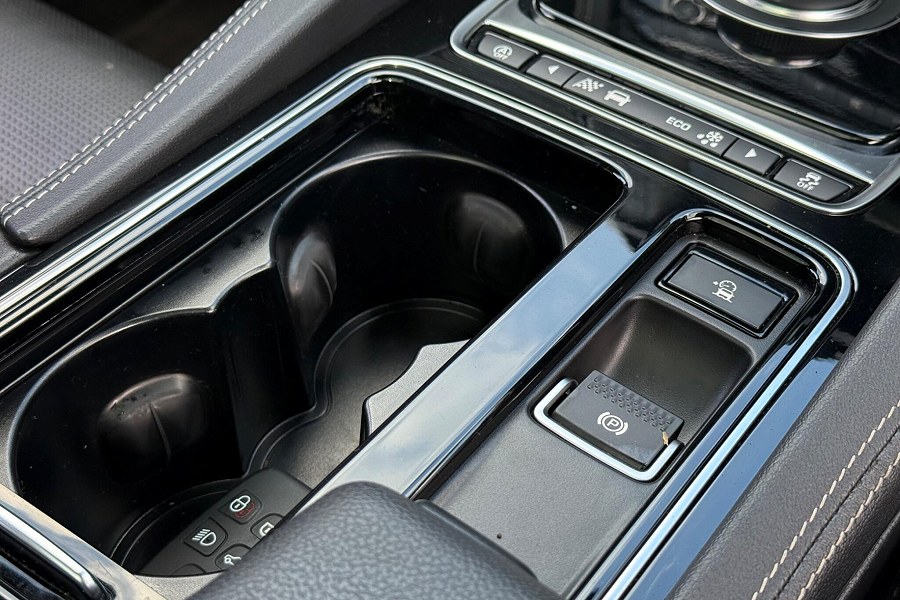 2018 Jaguar F-PACE photo 8