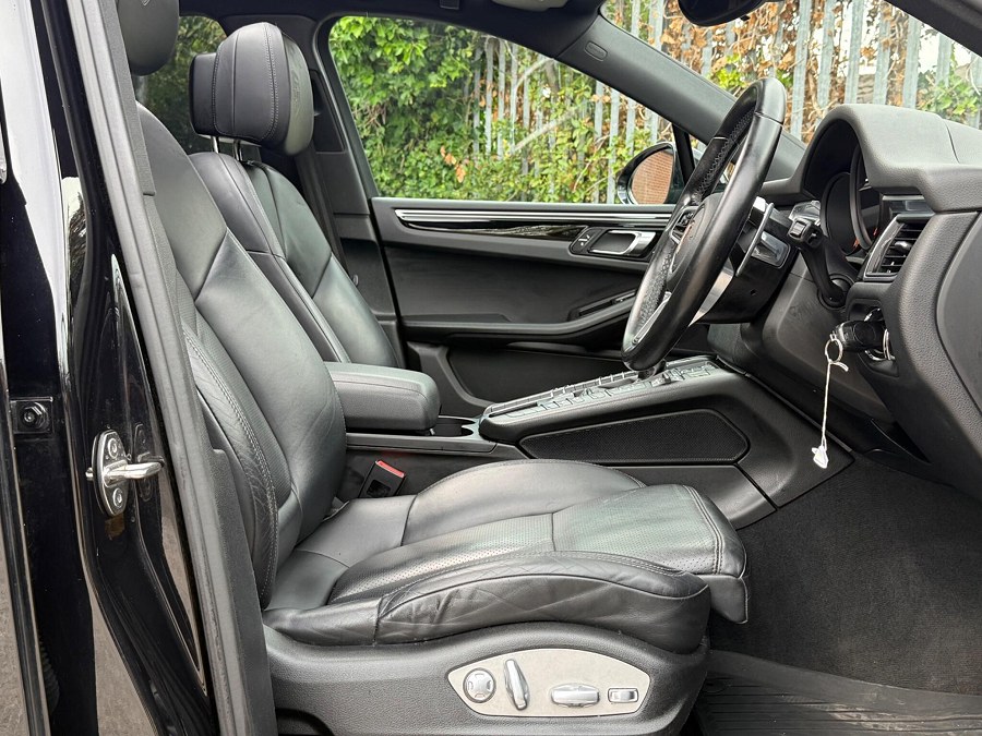 2016 Porsche Macan photo 14