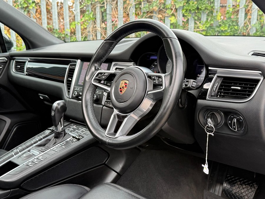 2016 Porsche Macan photo 10