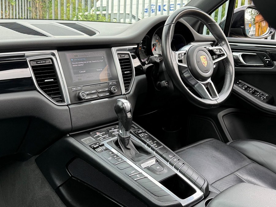 2016 Porsche Macan photo 9