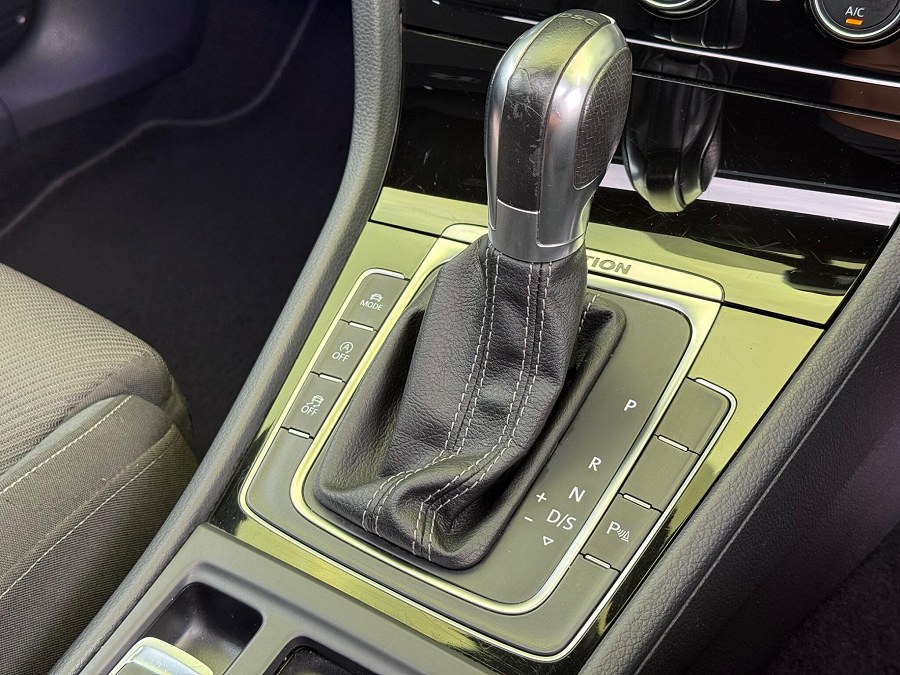 2018 Volkswagen Golf photo 11