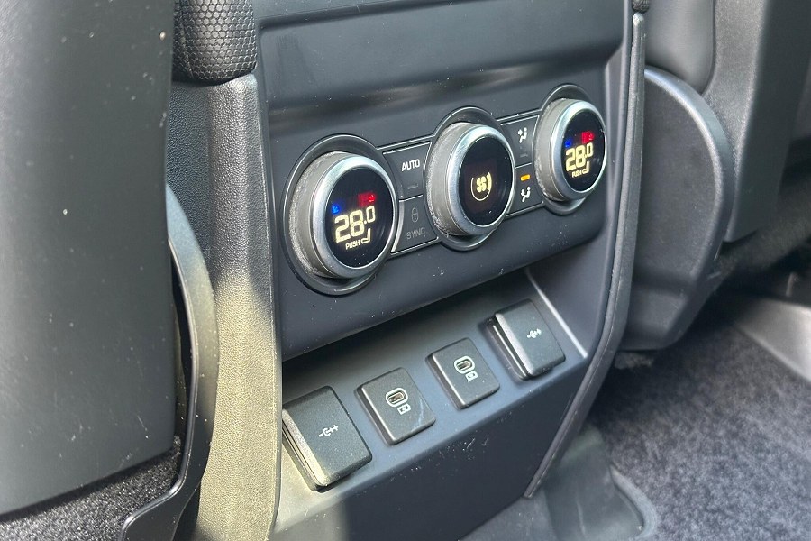 2021 Land Rover Defender 110 photo 14