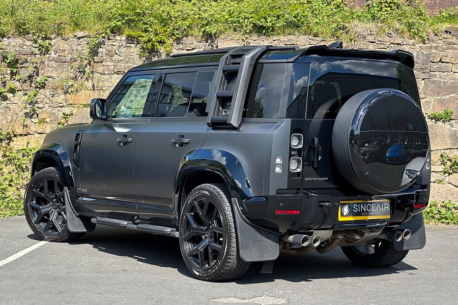 2021 Land Rover Defender 110 photo 4