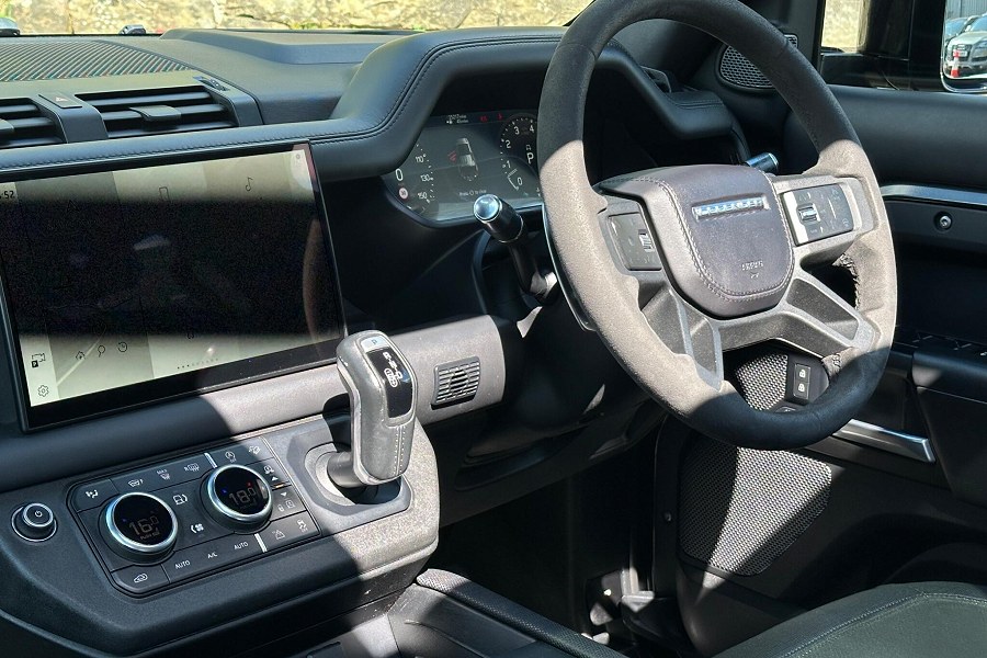2021 Land Rover Defender 110 photo 9