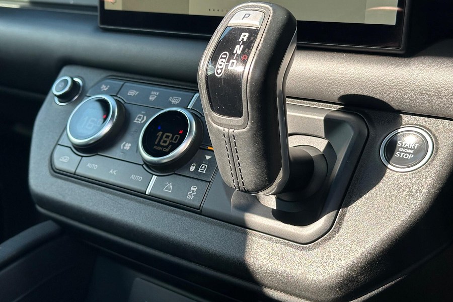 2021 Land Rover Defender 110 photo 10