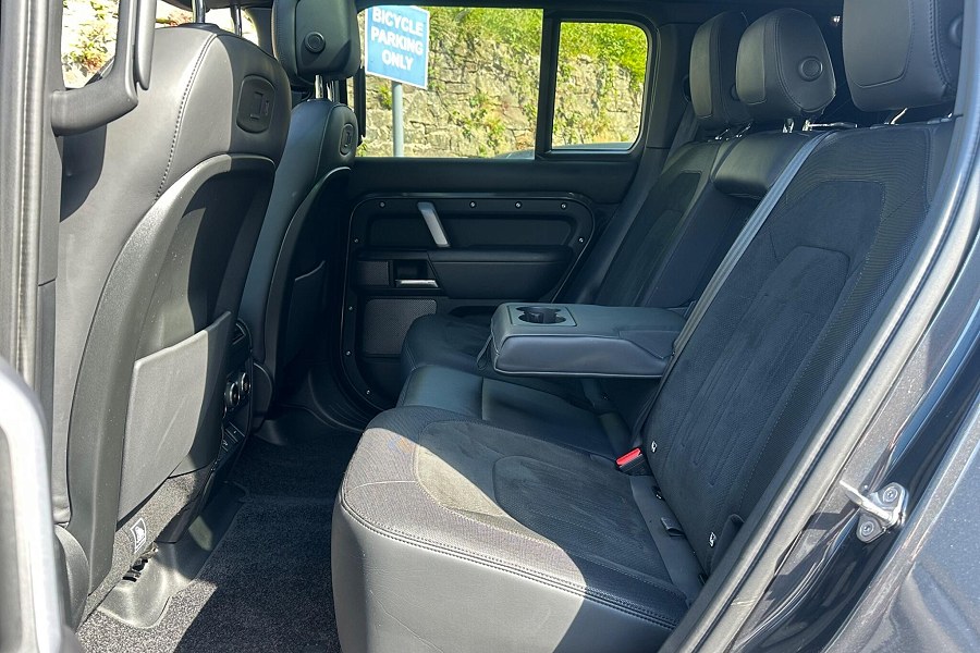 2021 Land Rover Defender 110 photo 13