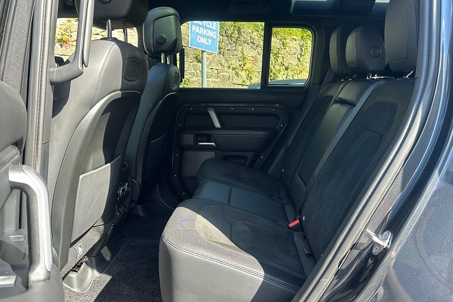 2021 Land Rover Defender 110 photo 12