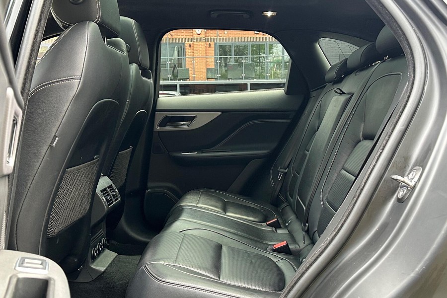2018 Jaguar F-PACE photo 11