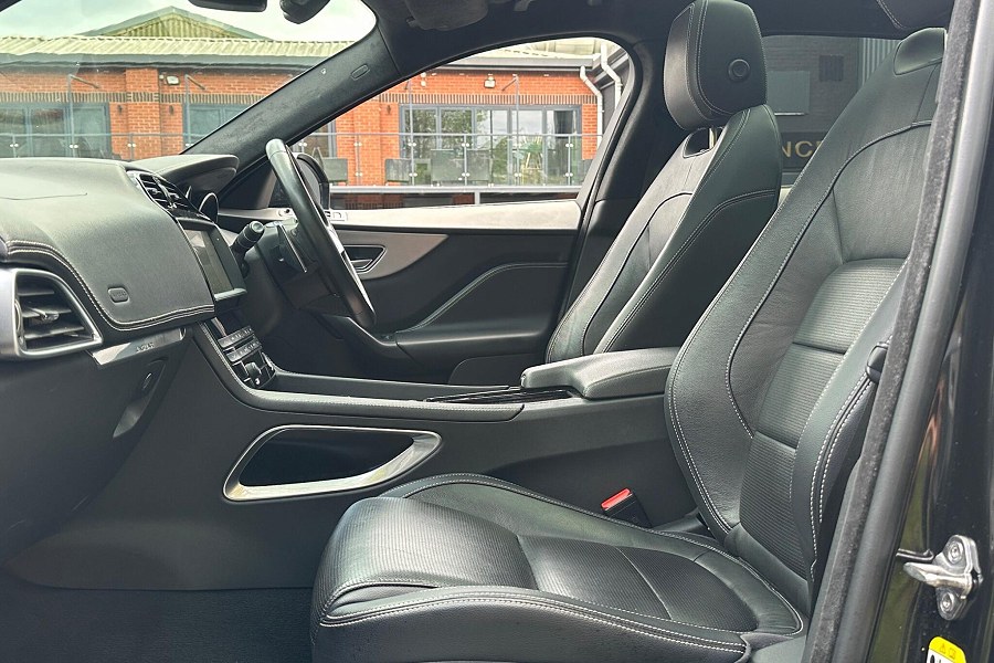 2018 Jaguar F-PACE photo 10