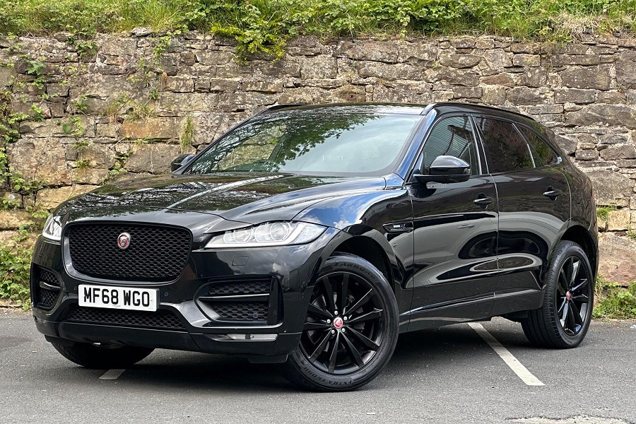 2018 Jaguar F-PACE photo 3