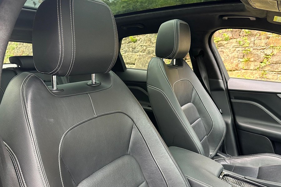 2018 Jaguar F-PACE photo 13