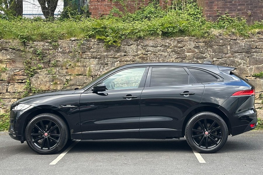 2018 Jaguar F-PACE photo 4