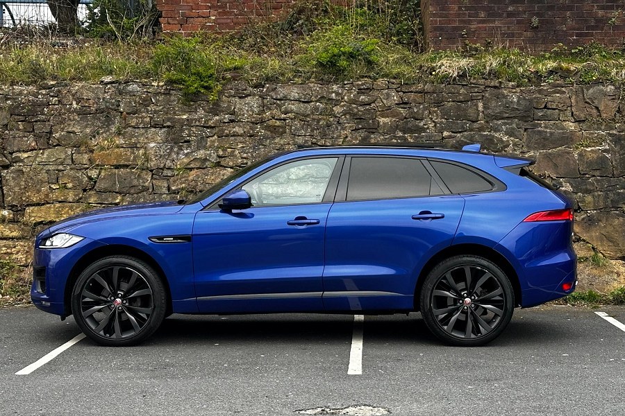 2017 Jaguar F-PACE photo 4