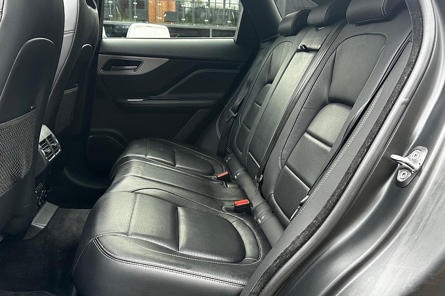 2017 Jaguar F-PACE photo 14