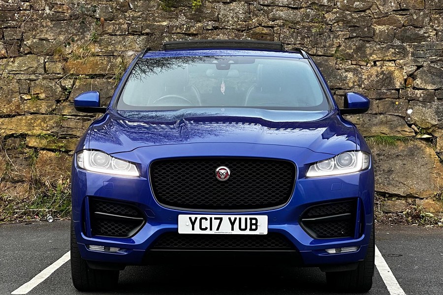Jaguar F-PACE photo 2