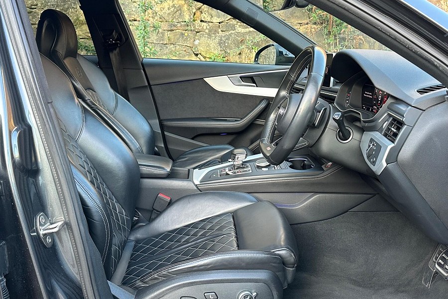 2017 Audi S4 Avant photo 12