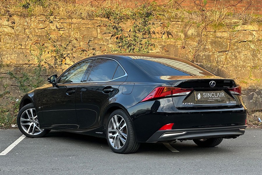 2020 Lexus IS photo 6