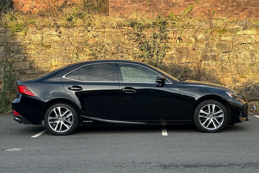 2020 Lexus IS photo 5