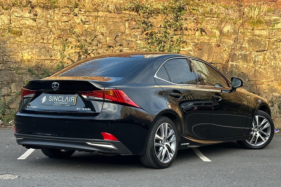 2020 Lexus IS photo 8
