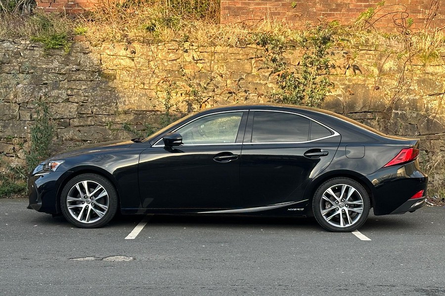 2020 Lexus IS photo 4