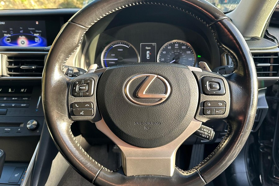 2020 Lexus IS photo 14