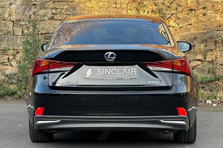 2020 Lexus IS photo 7