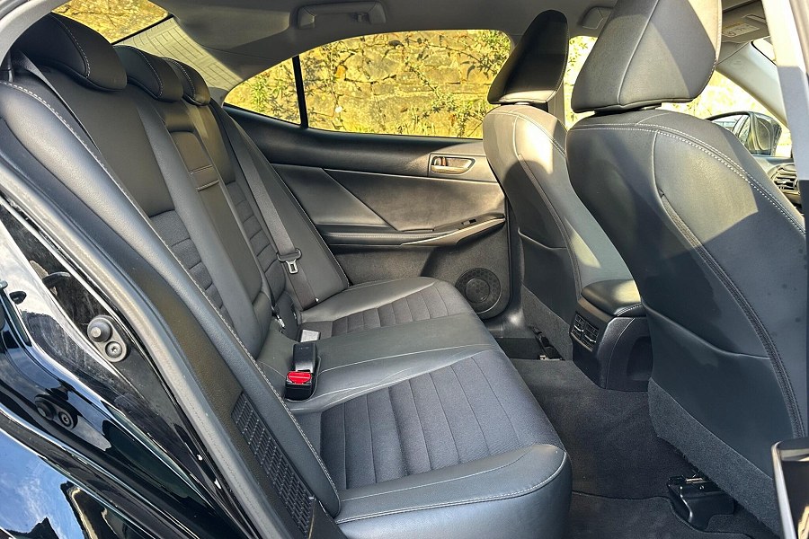 2020 Lexus IS photo 11