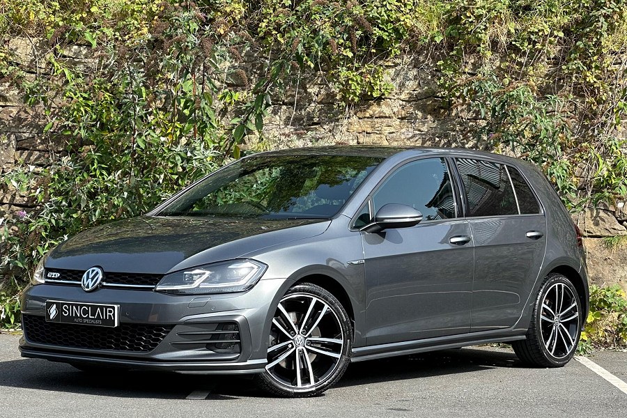 2017 Volkswagen Golf photo 3