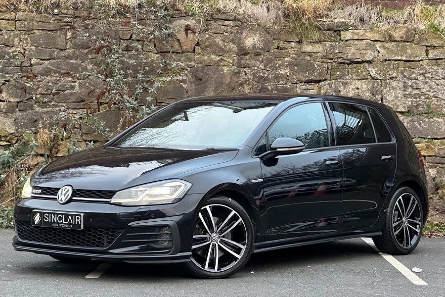 2017 Volkswagen Golf photo 3