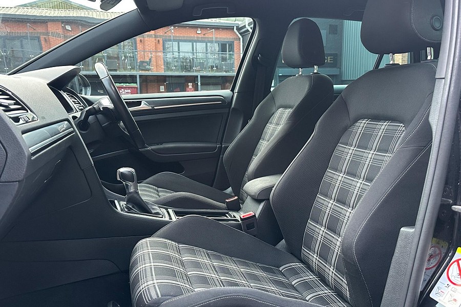 2017 Volkswagen Golf photo 9
